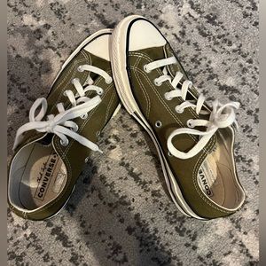 Green chuck Tailors (Converse). Only worn a few times. Men’s 8, Women’s 10.